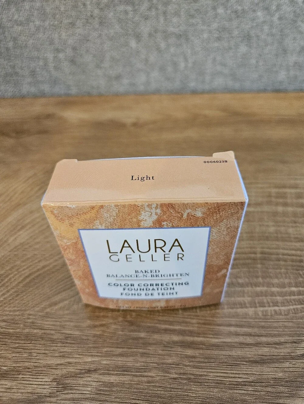Laura Geller Baked Balance-N-Brighten Foundation - Light